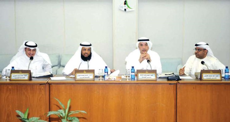 احمد القضيبي وفيصل الشايع خلال اجتماع اللجنة المالية