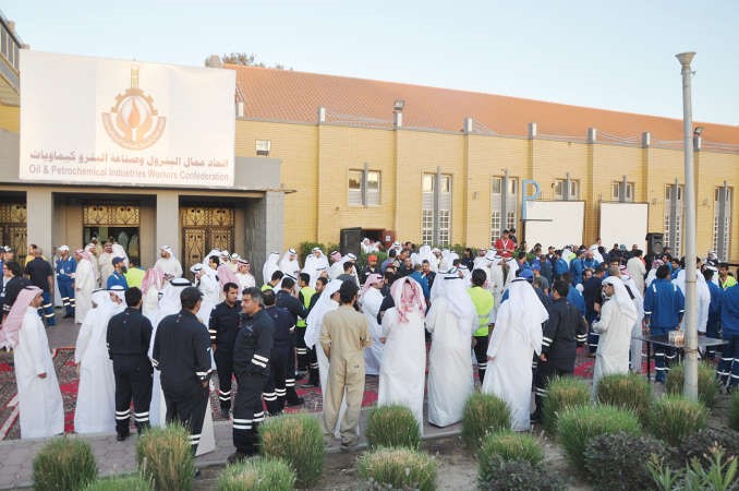 لقطة من احتشاد عمال القطاع النفطي مؤخرا رافضين مبادرات تخفيض الانفاقاحمد علي﻿