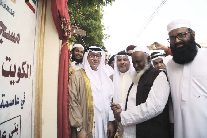 افتتاح المسجد بحضور محمد الجلاهمة ومطيع الرحمن والسفير عادل حيات﻿