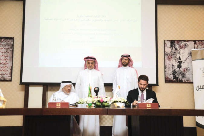 جانب من توقيع الاتفاقية﻿