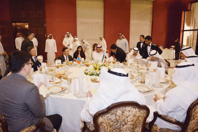  جانب من مادبة الغداء الرسمية التي اقامها الشيخ صباح الخالد على شرف وزير خارجية منغوليا بوريفسورين لوندك والوفد المرافق 