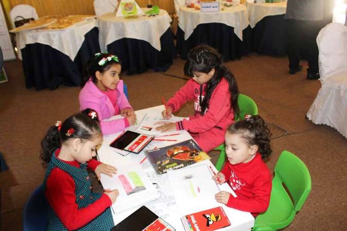 عدد من الاطفال﻿