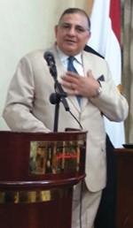 1- د محمد شريف الاسكندراني خلال المحاضرة