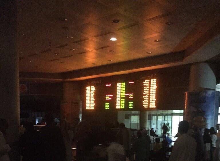 حاليا انقطاع التيار الكهربائي بمطار الكويت الدولي صاله القادمون