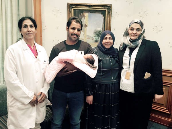 زهرة المحميد ودلاكشمي شندي ورشيدة محمد ووالد الطفلة دلال فهد البلوشي﻿