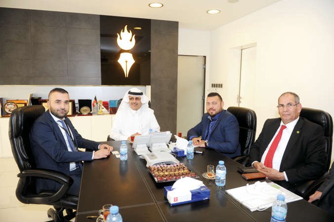 دناصر القحطاني ودعادل السن مع الزميلين سكرتير تحرير الشؤون الاقتصادية احمد بومرعي ومحمود فاروق			 هاني الشمري ﻿