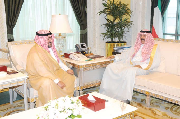 سمو ولي العهد الشيخ نواف الاحمد مستقبلا الشيخ ثامر العلي﻿