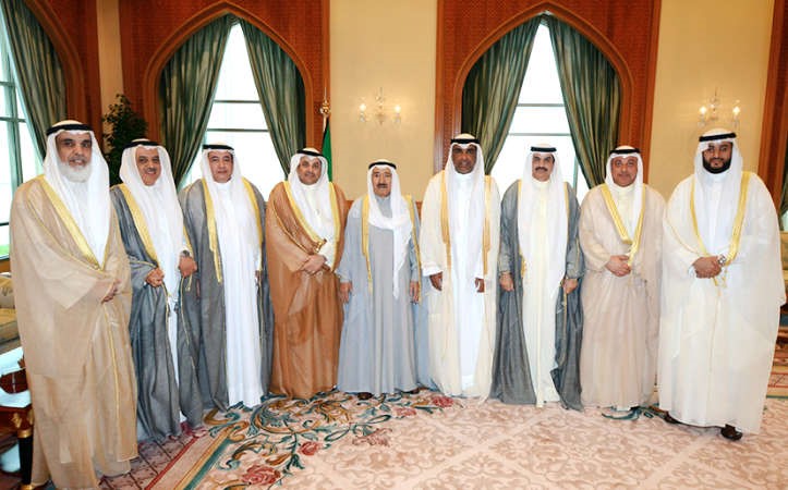 صاحب السمو الامير الشيخ صباح الاحمد متوسطا يعقوب الصانع ورئيس ونائب رئيس واعضاء هيئة مكافحة الفساد﻿