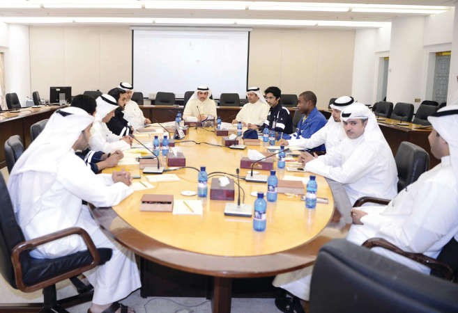 رئيس مجلس الامة مرزوق الغانم خلال استقباله رئيس اتحاد عمال البترول وصناعة البتروكيماويات سيف القحطاني يرافقه عدد من اعضاء الاتحاد ورؤساء النقابات النفطية﻿