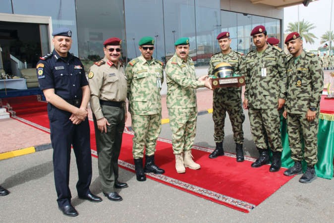 الفريق الركن مهاشم الرفاعي وعدد من القيادات العسكرية﻿