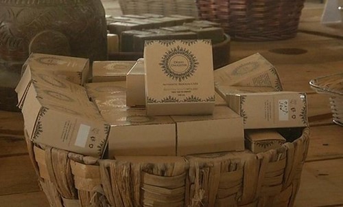 بالفيديو.. مستحضرات تجميل من حليب النوق