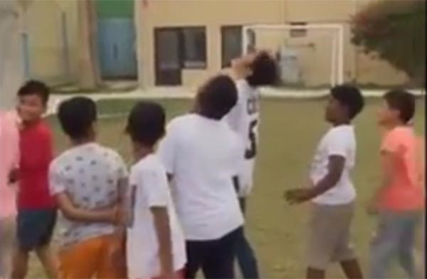 بالفيديو.. شجون الهاجري ترقص على انغام "بربس" في ملعب كرة قدم