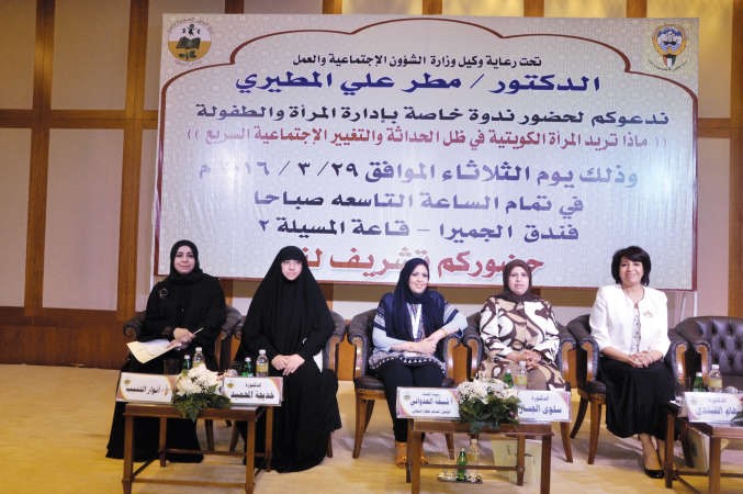 دسلوى الجسار ودسهام القبندي ودخديجة المحميد والزميلة انوار التنيب وشيخة العدواني احمد علي