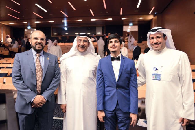 ماحمد الجسار يتوسط دصلاح الشرهان ودعلي انصاري والطالب احمد البحر﻿