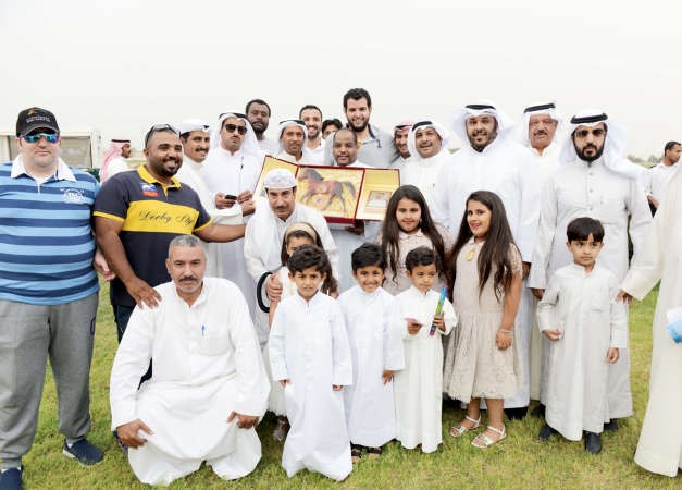 الشيخ صباح فهد الناصر يسلم اسطبل النشامى المكرمة الاميرية