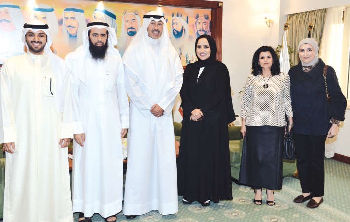 الشيخ فواز الخالد مستقبلا رئيس واعضاء الجمعية الكويتية للاعاقة السمعية﻿