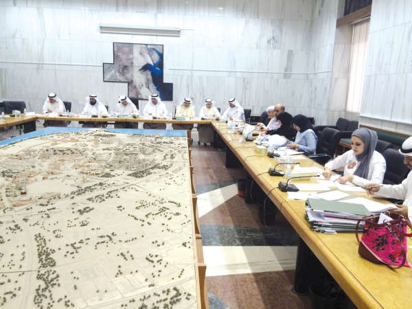 فهد الصانع مترئسا اجتماع اللجنة الفنية﻿