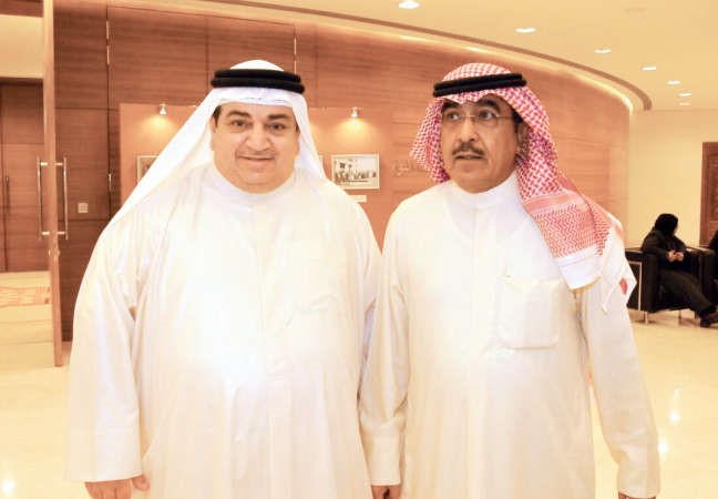 الراشد مع فواز السليمان مستشار العلاقات الدولية بمركز عيسى الثقافي
