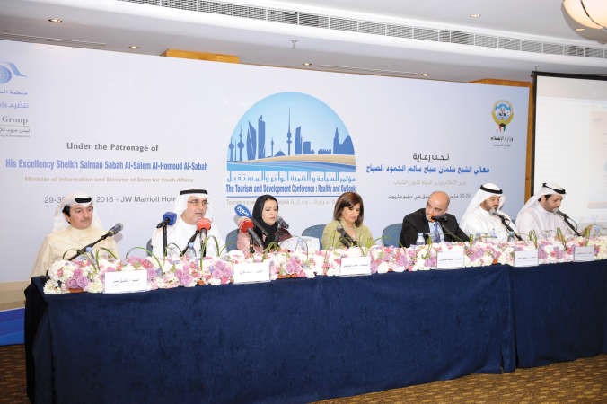 المتحدثون في المؤتمر في لقطة جماعية﻿