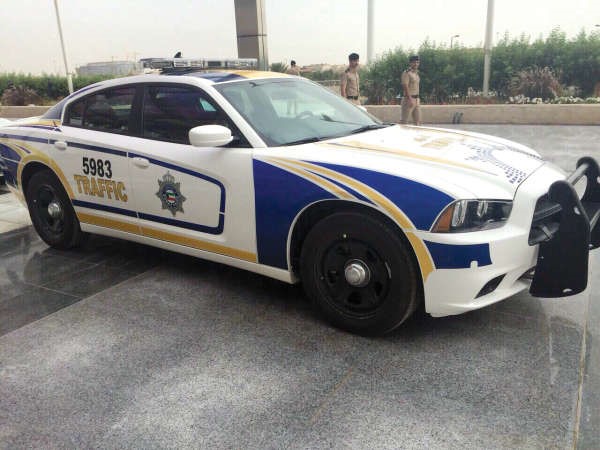 دوريات المرور بالوان الازرق والابيض والاصفر 