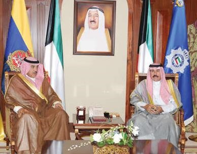 سمو ولي العهد الشيخ نواف الاحمد مستقبلا الشيخ صباح الخالد﻿