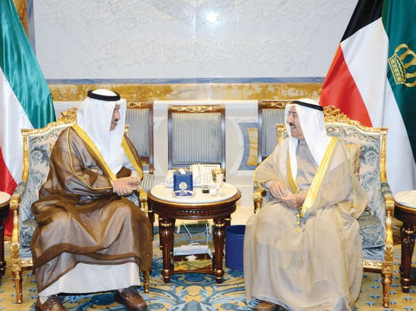صاحب السمو الامير الشيخ صباح الاحمد خلال استقباله سمو رئيس الوزراء الشيخ جابر المبارك ﻿