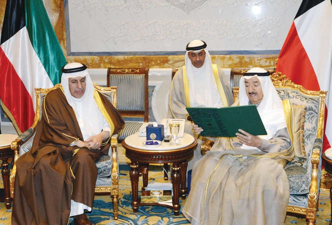 صاحب السمو الامير الشيخ صباح الاحمد يتسلم رسالة خادم الحرمين الشريفين من السفير السعودي ﻿