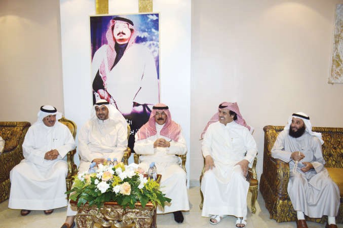 الشيخ محمد الخالد والشيخ محمد العبدالله يتوسطان سلطان اللغيصم وماجد موسى وسعود الحريجي﻿