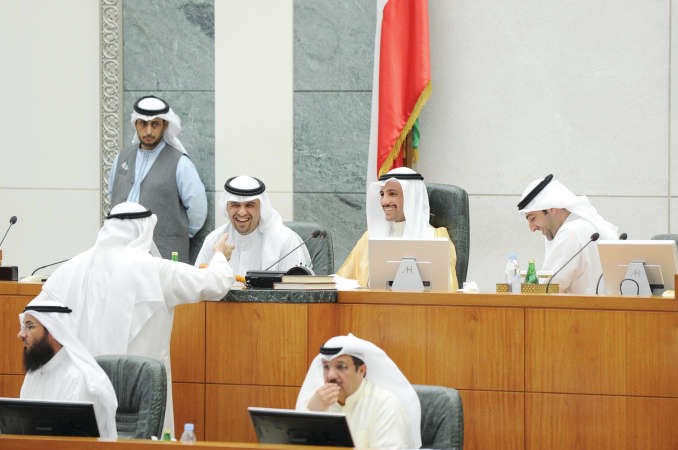 رئيس مجلس الامة مرزوق الغانم وانس الصالح وياسر ابل في حديث مع فيصل الشايع على المنصة	هاني الشمري﻿