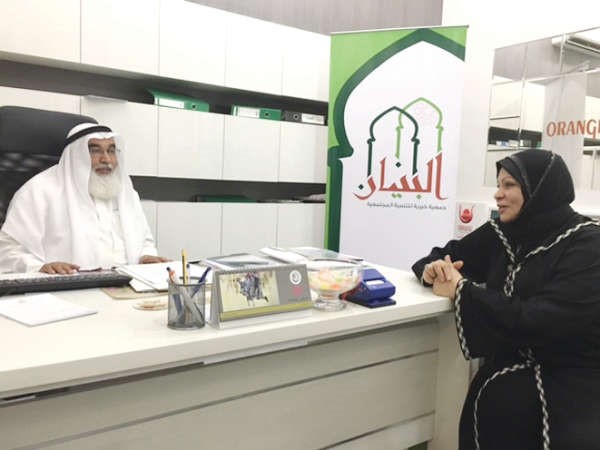رئيس مجلس الادارة بجمعية البنيان للتنمية المجتمعية الشيخ دسليمان الشطي متحدثا للزميلة ليلى الشافعي