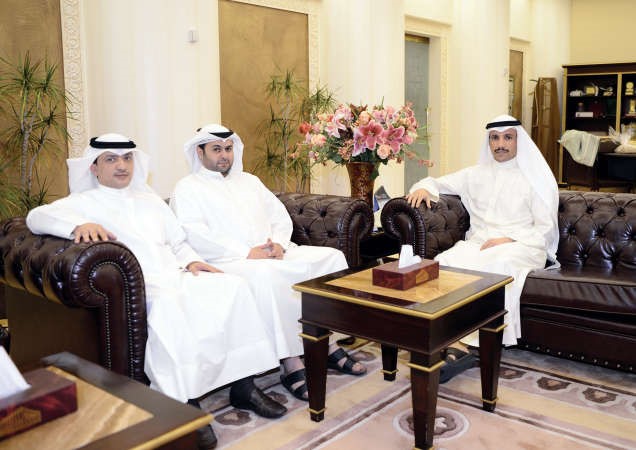 رئيس مجلس الامة مرزوق الغانم خلال استقباله احمد المنيع واحمد الجبري﻿
