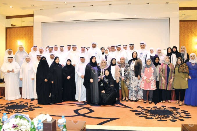 هند الصبيح ودمطر المطيري وعدد من قيادات وزارة الشؤون والنقابة مع المكرمين 	ريليش كومار﻿