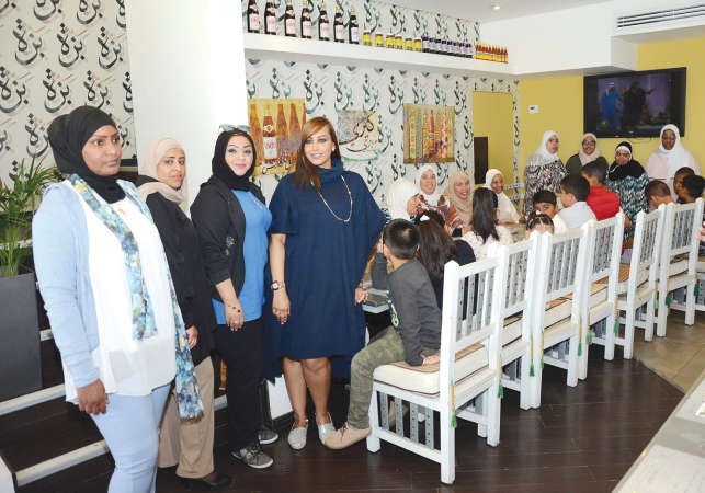 فريق برقان مع عدد من الاطفال