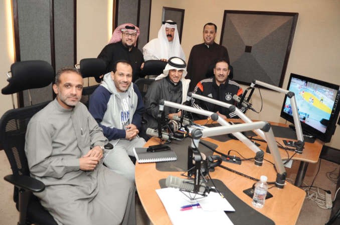طاقم البرنامج الاذاعي ﻿