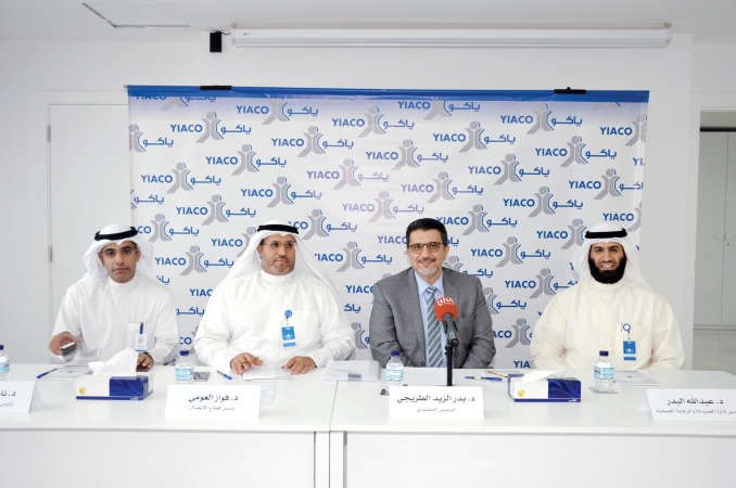 دبدر الطريجي متوسطا دعبدالله البدر ودفواز العومي ودناصر السليطي خلال المؤتمر الصحافي ريليش كومار