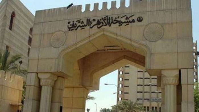 معلمو الأزهر بالخارج يطالبون الرئيس بالتدخل لوقف إعادة من تخطى الـ 10 سنوات