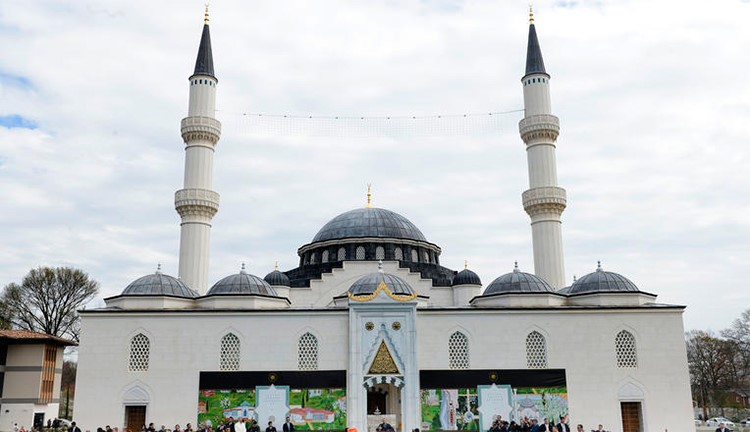 أردوغان يدشن مسجداً ضخماً قرب واشنطن