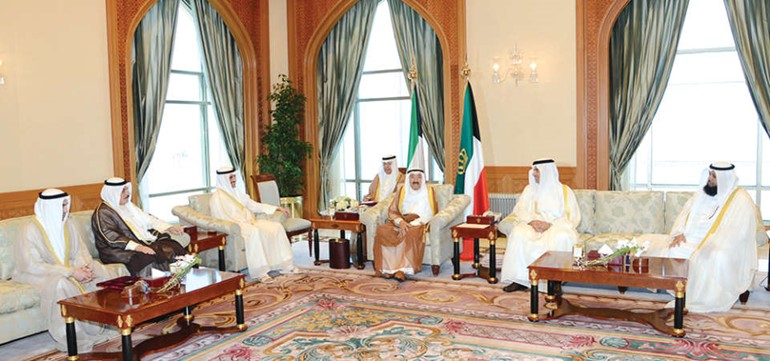 صاحب السمو الامير الشيخ صباح الاحمد خلال استقباله رئيس مجلس الامة مرزوق الغانم ورئيس واعضاء لجنة الجواب على الخطاب الاميري

