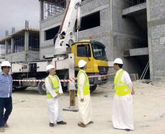 معلي الحبيل خلال جولته التفقدية لمشروع الوفرة الاسكاني