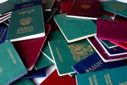 «الداخلية» تشكل فريقاً متخصصاً للكشف عن الجوازات المزورة والقابلة للاستغلال من قبل متطرفين