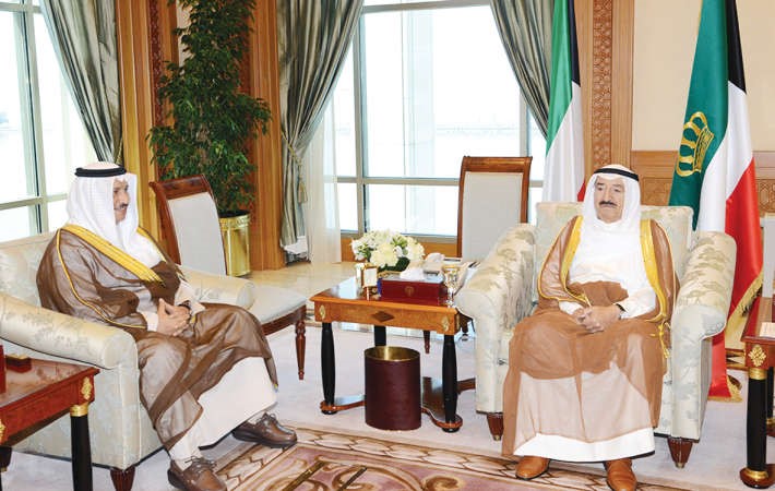 صاحب السمو الامير الشيخ صباح الاحمد مستقبلا سمو رئيس الوزراء الشيخ جابر المبارك﻿