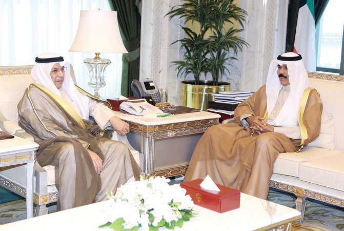 سمو ولي العهد الشيخ نواف الاحمد مستقبلا الشيخ خالد الجراح ﻿