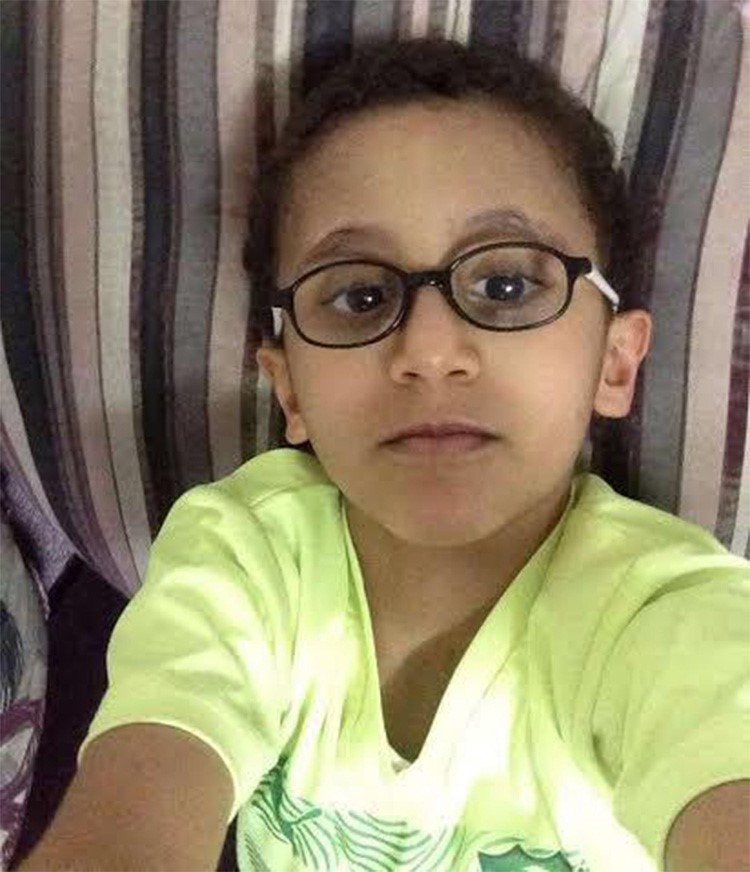 صورة لـ "طفل جدة" المتوفي اختناقاً بعد نسيانه بحافلته المدرسية.. وشقيقه يروي تفاصيل الفاجعة