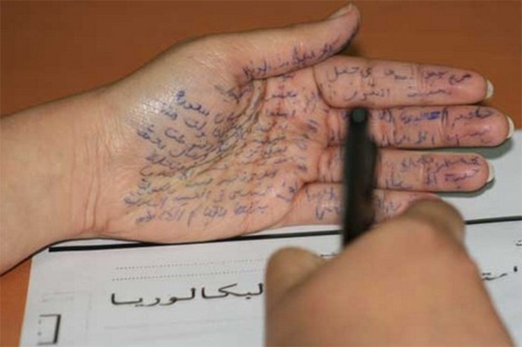 للتلامذة العرب.. صفحات متخصصة تعلم أنجح أساليب الغش في الامتحانات