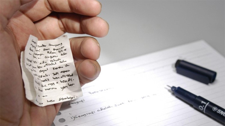 للتلامذة العرب.. صفحات متخصصة تعلم أنجح أساليب الغش في الامتحانات