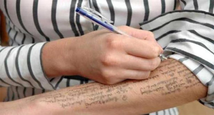 للتلامذة العرب.. صفحات متخصصة تعلم أنجح أساليب الغش في الامتحانات