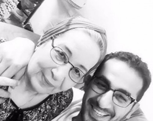 أحمد حلمي ينشر صورة لوالدته للمرة الأولى