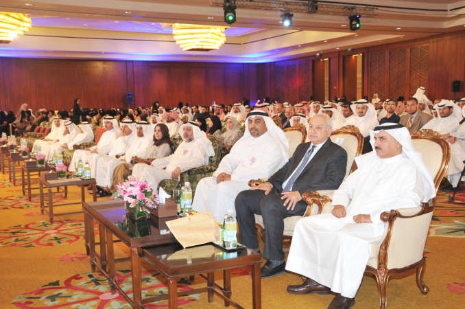 د بدر العيسى ووليد الحساوي في مقدمة الحضور خلال المؤتمر 	ريليش كومار﻿