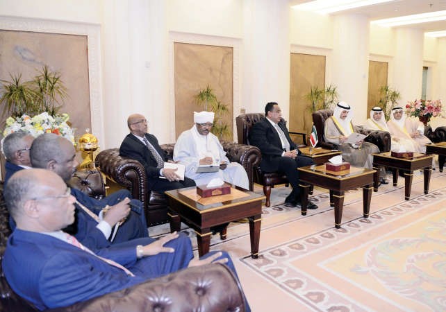 رئيس مجلس الامة مرزوق الغانم خلال استقباله وزير خارجية السودان