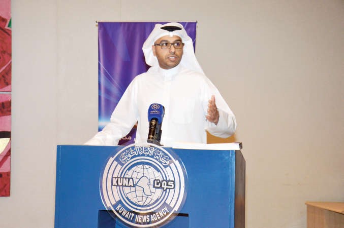 الزميل احمد العيسى عريف حفل الختام